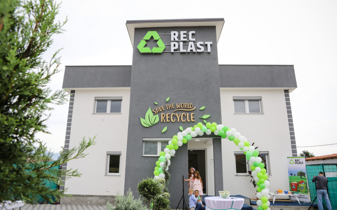 RecPlast  – Biznesi që reciklon 500 tonë mbeturina duke pastruar Kosovën